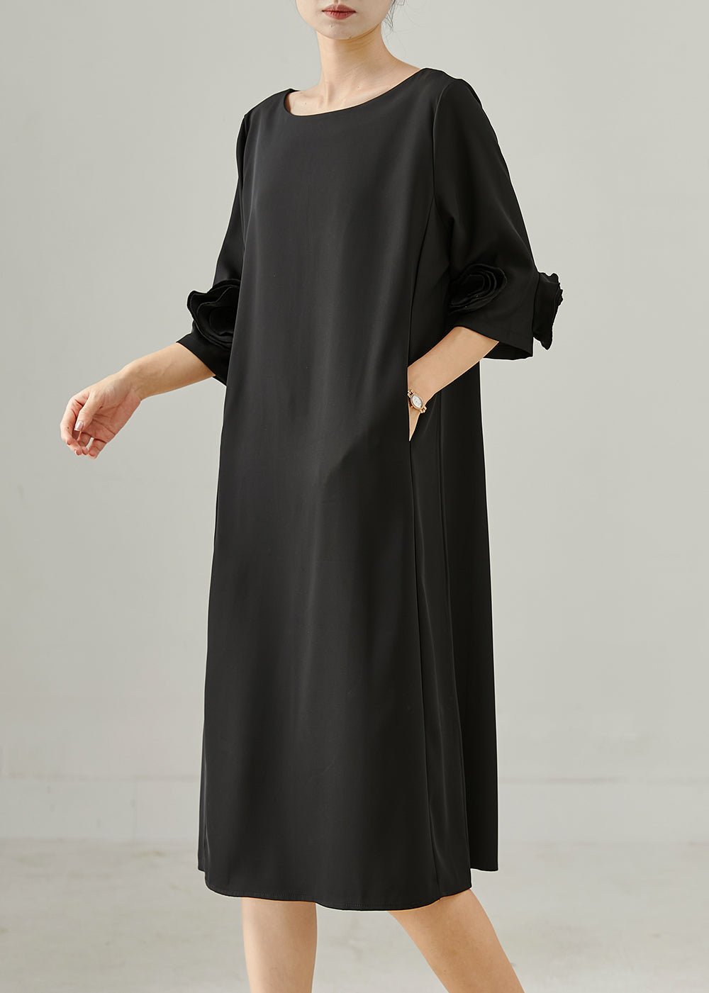 Beautifully Finished Dress in a Timeless Design