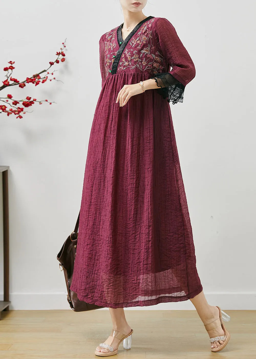 Beautifully Finished Dress in a Timeless Design