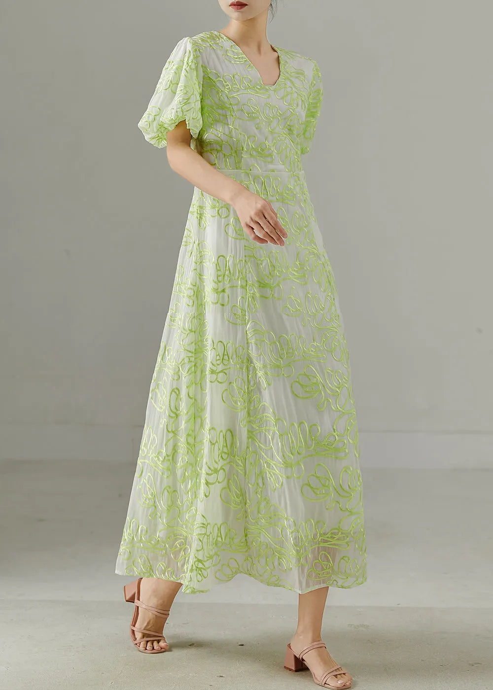 Beautifully Finished Dress in a Timeless Design
