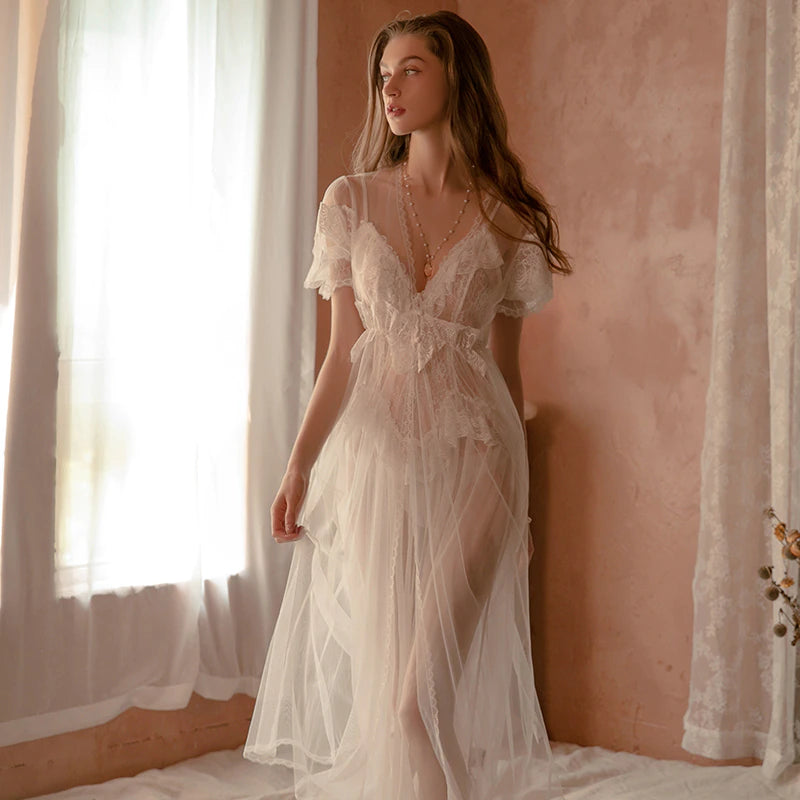 Finely Styled Dress with a Classic Vintage Look