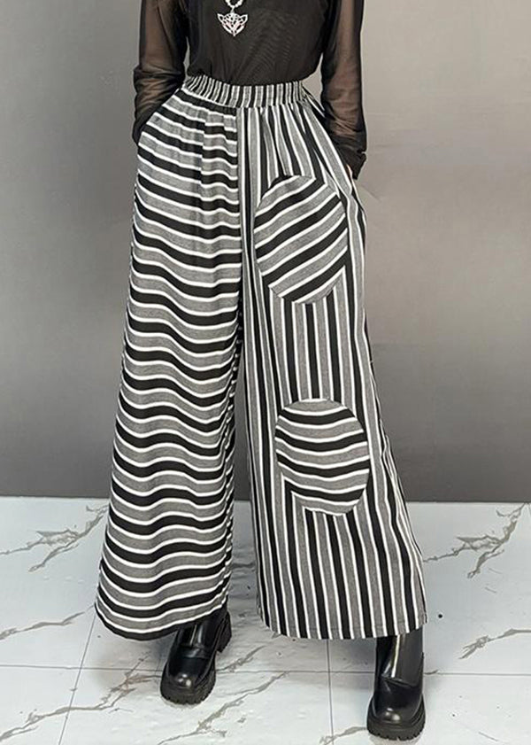 Effortlessly Elegant Pants with a Timeless Design