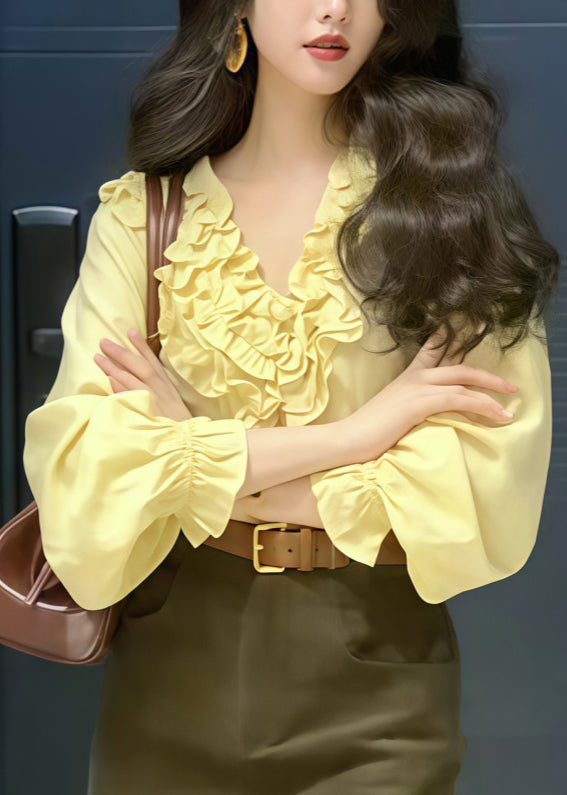 Classic Vintage Blouse with a Flattering Fit