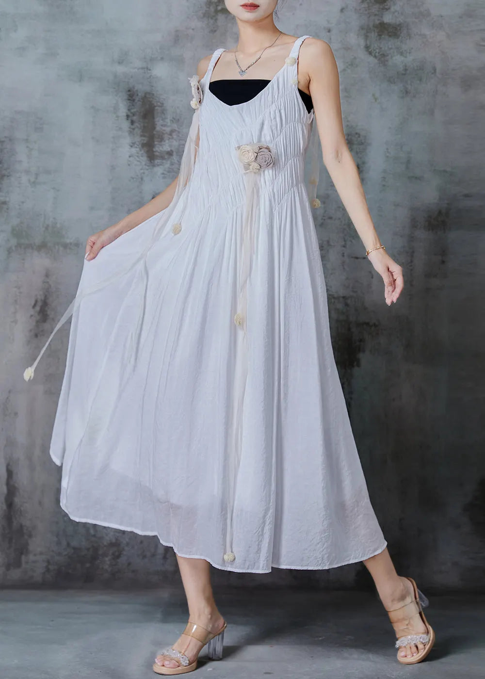 Beautifully Finished Dress in a Timeless Design