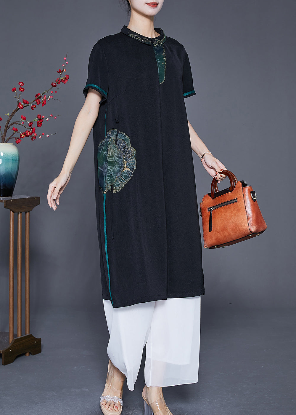 Effortlessly Elegant Dress with a Timeless Design
