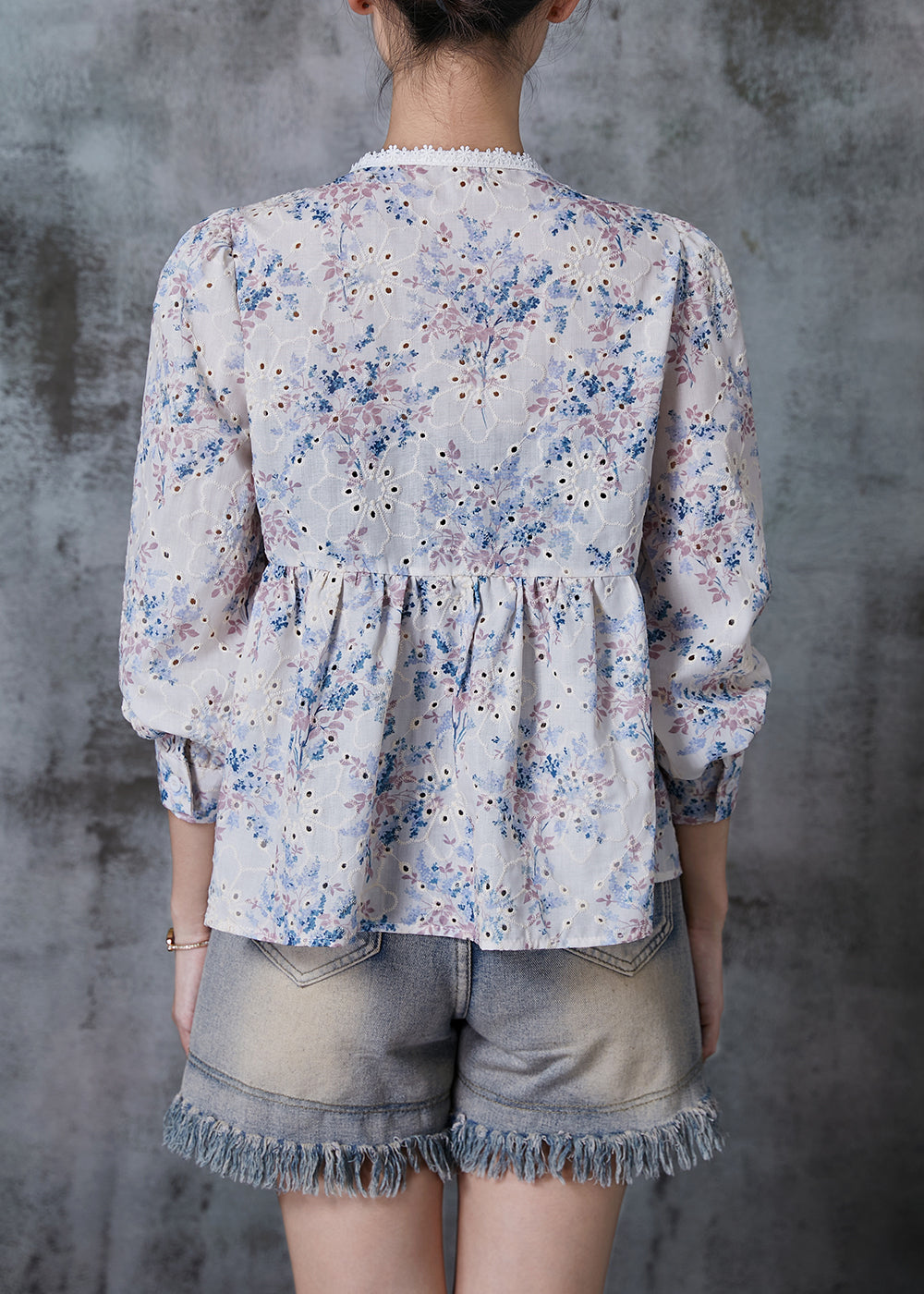 Effortlessly Elegant Shirt with a Timeless Design