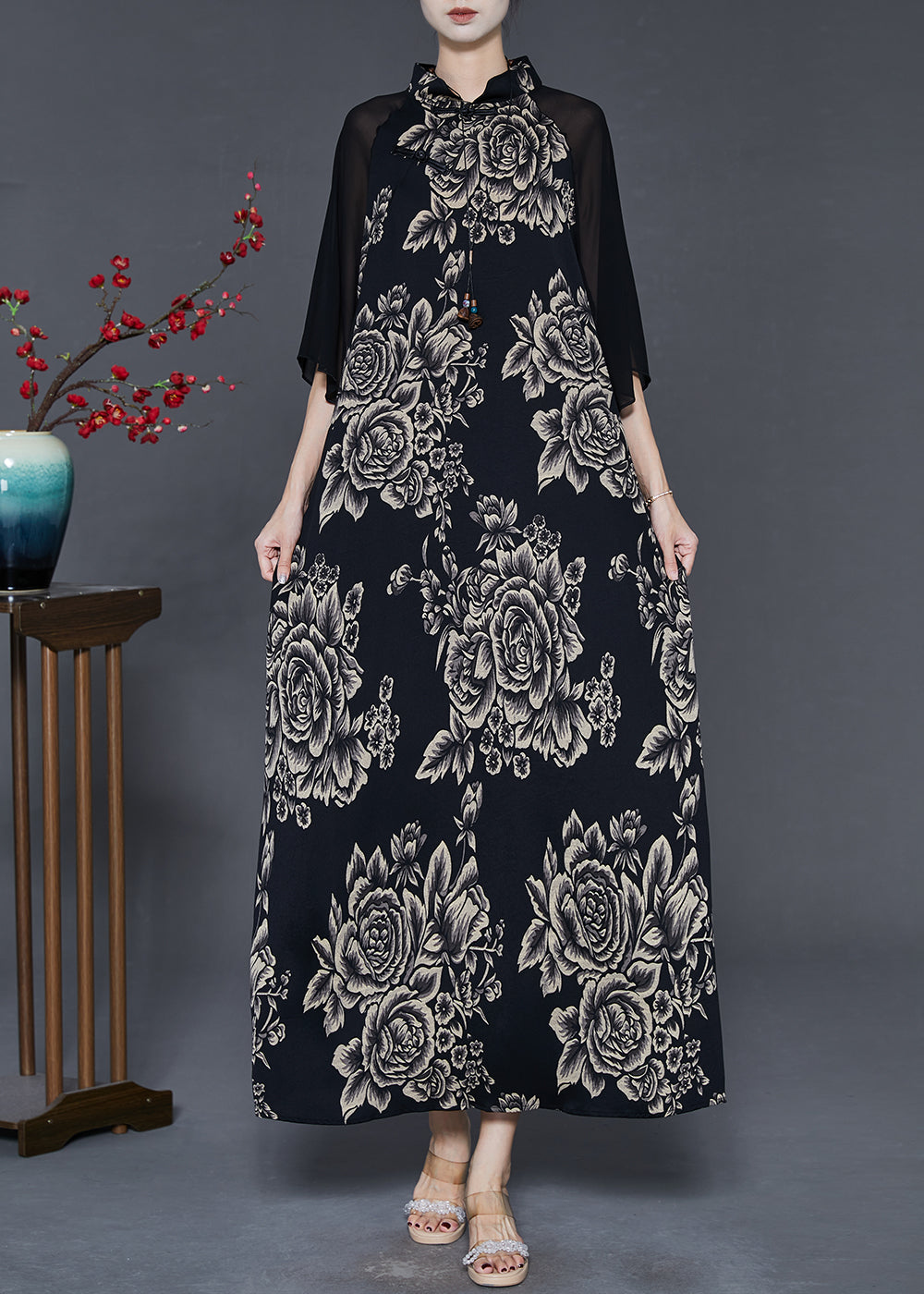 Beautifully Finished Dress in a Timeless Design