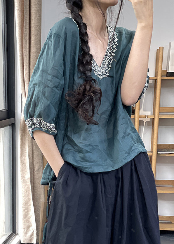 Beautifully Crafted Blouse in a Classic Style
