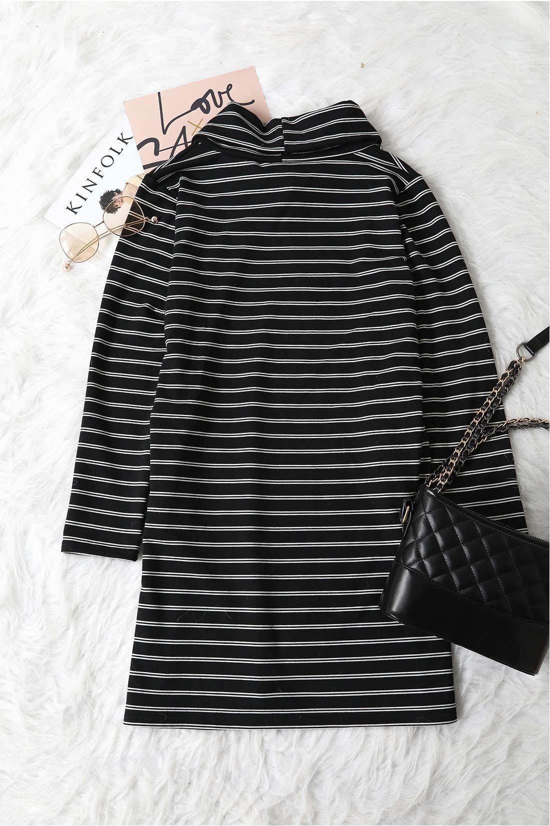 Effortlessly Elegant Dress with a Timeless Design