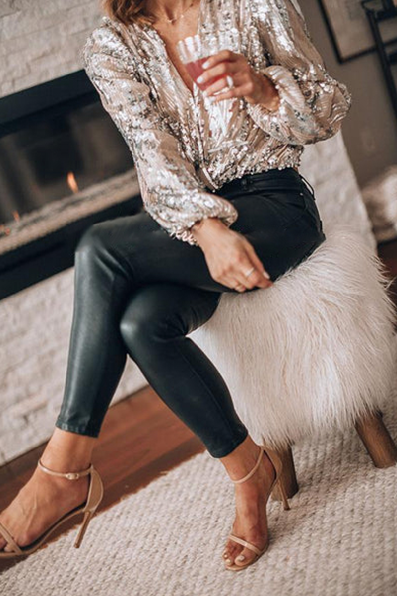 Classic Vintage Blouse with a Flattering Fit