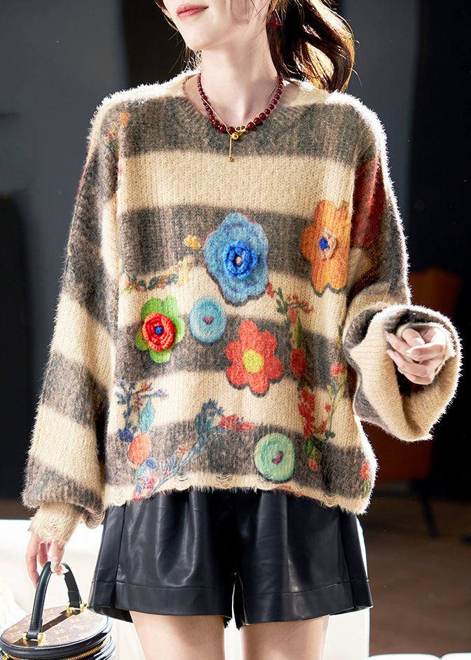 Effortlessly Elegant Sweater with a Timeless Design