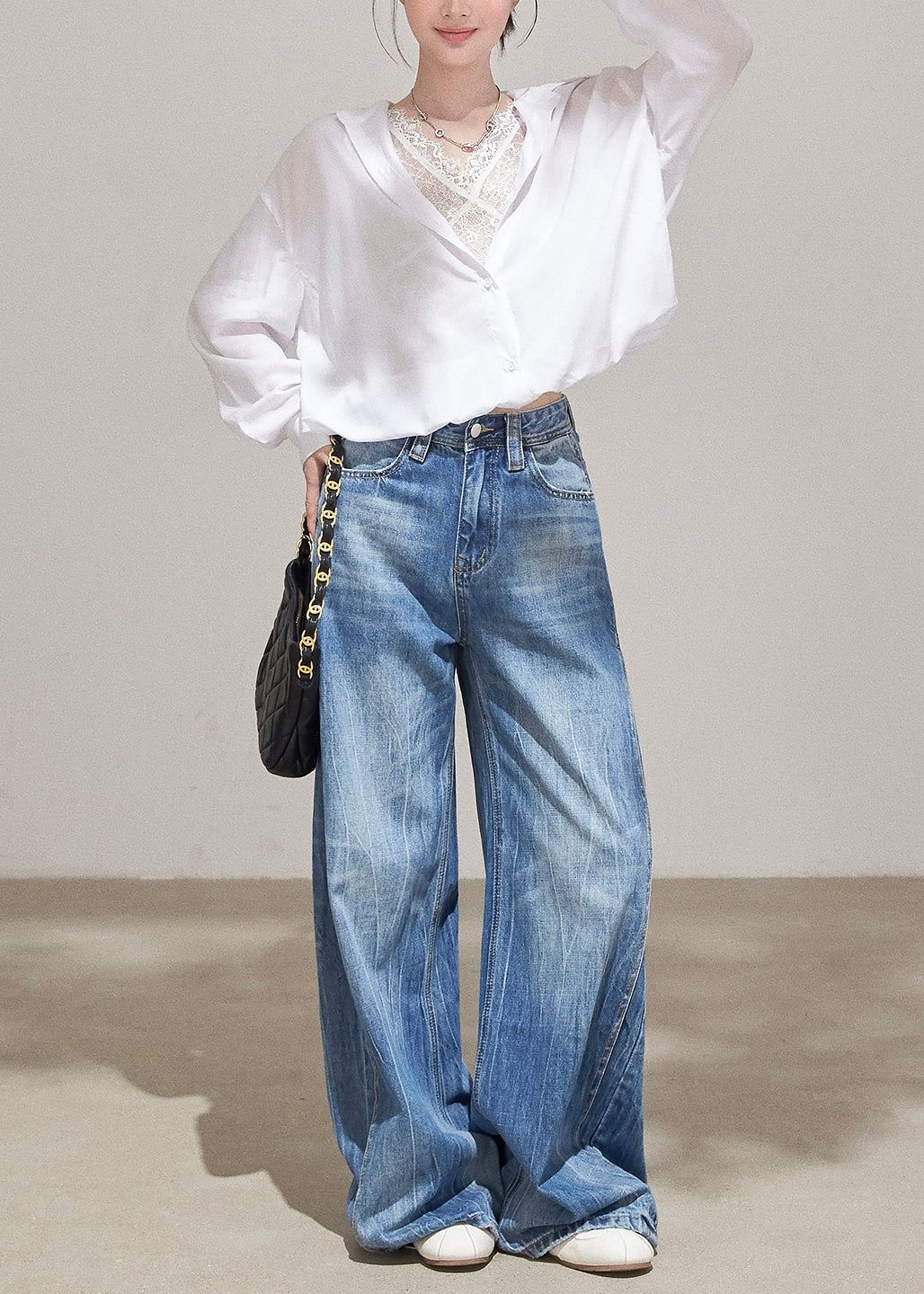 Well Tailored Blouse with a Graceful Silhouette