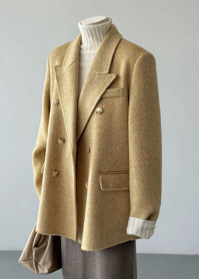 Gracefully Styled Coat for Any Occasion
