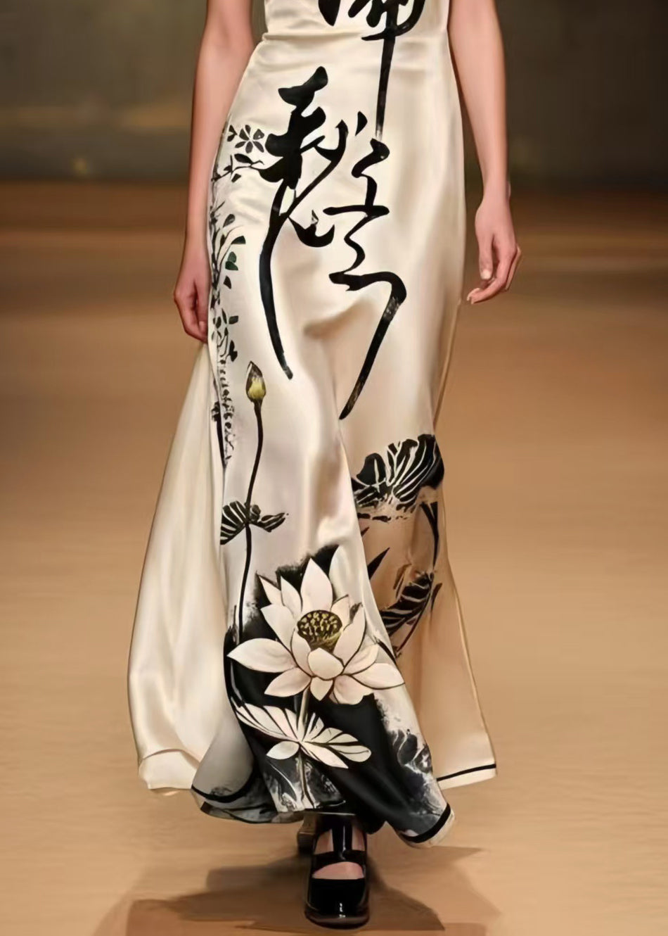 Beautifully Finished Dress in a Timeless Design