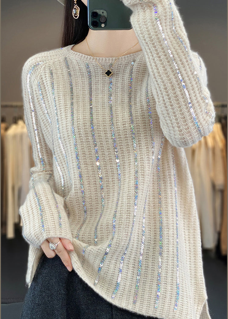 Well Tailored Sweater with a Graceful Silhouette