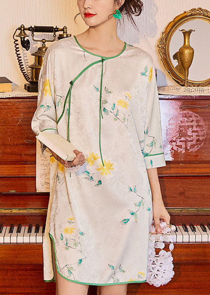 Beautifully Finished Dress in a Timeless Design