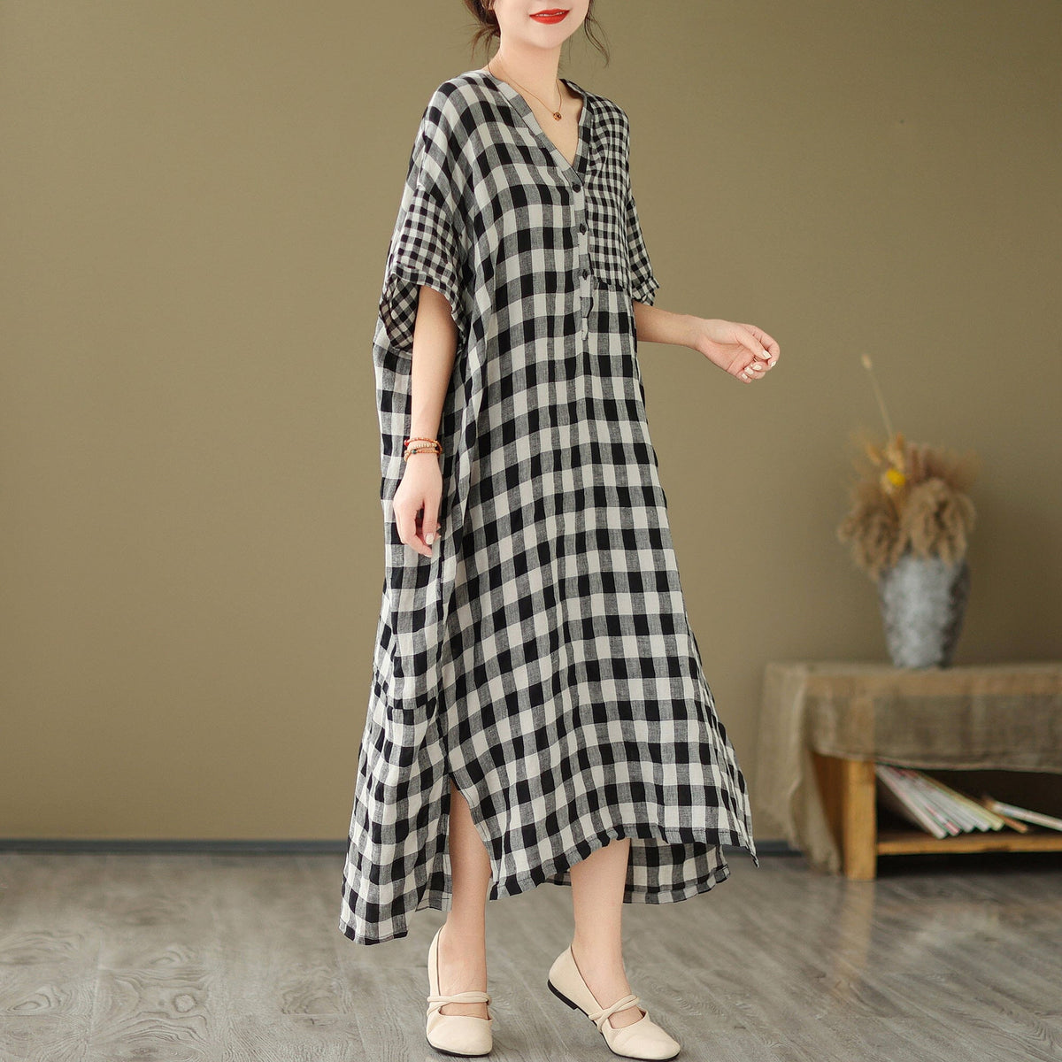 Beautifully Finished Dress in a Timeless Design