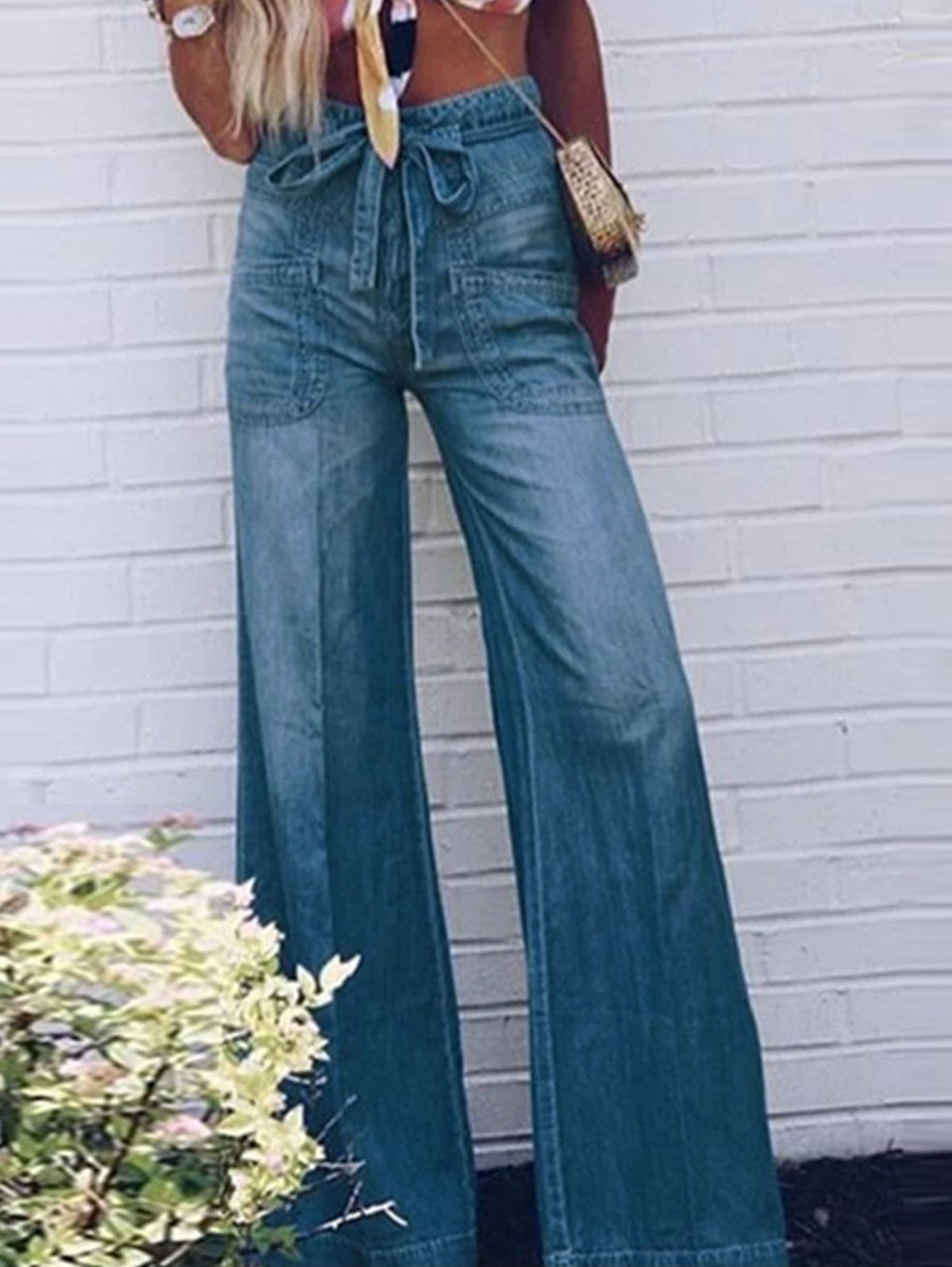 Effortlessly Elegant Pants with a Timeless Design