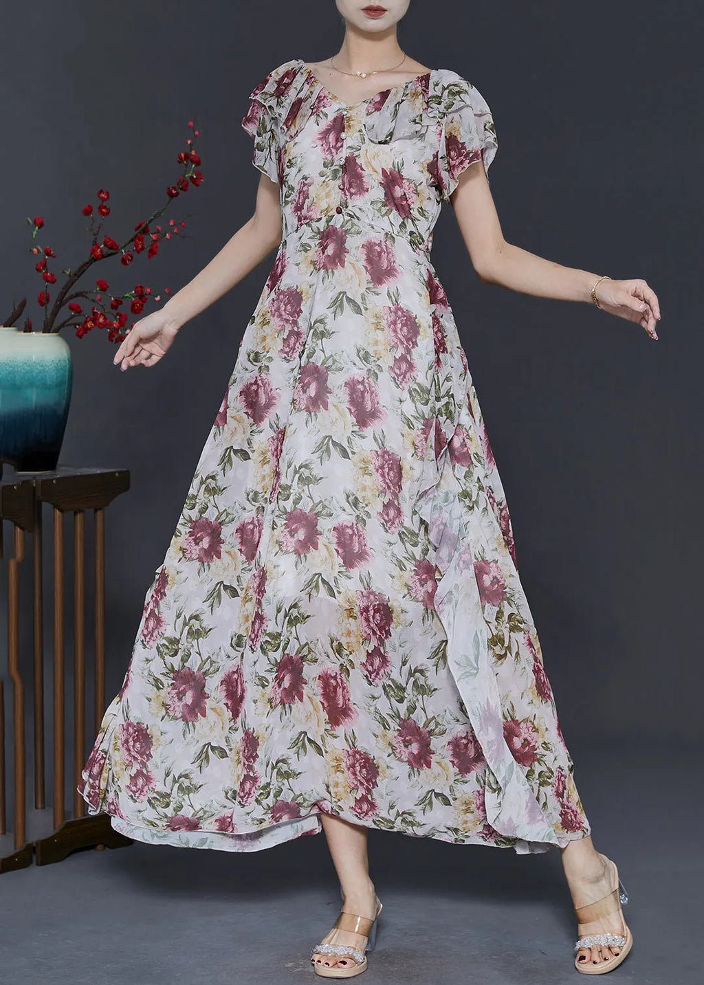 Well Tailored Dress with a Graceful Silhouette