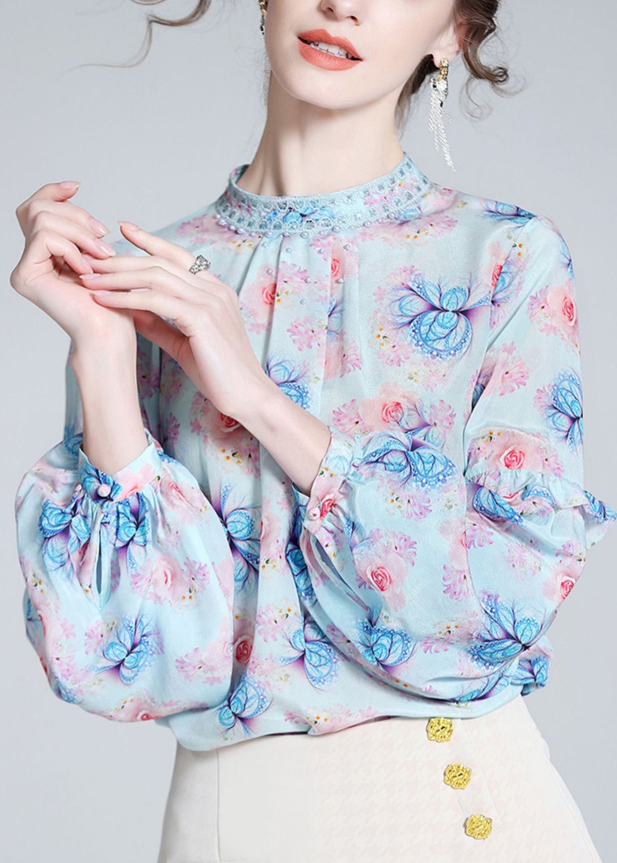 Well Tailored Top with a Graceful Silhouette