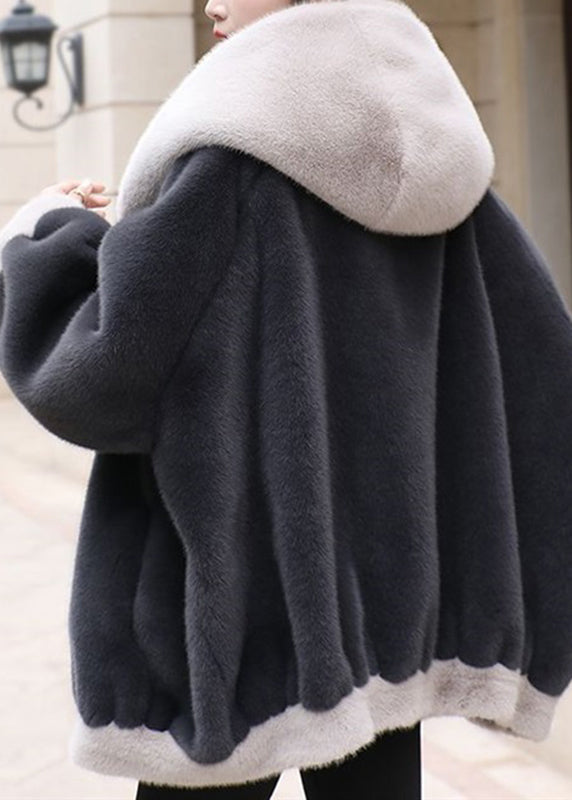 Effortlessly Elegant Coat with a Timeless Design