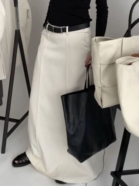 Effortlessly Elegant Garment with a Timeless Design