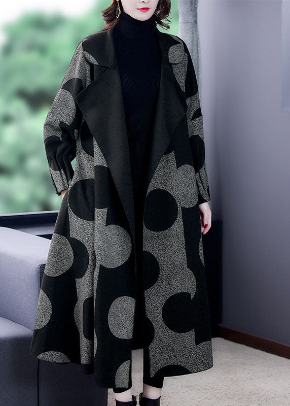 Well Tailored Coat with a Graceful Silhouette