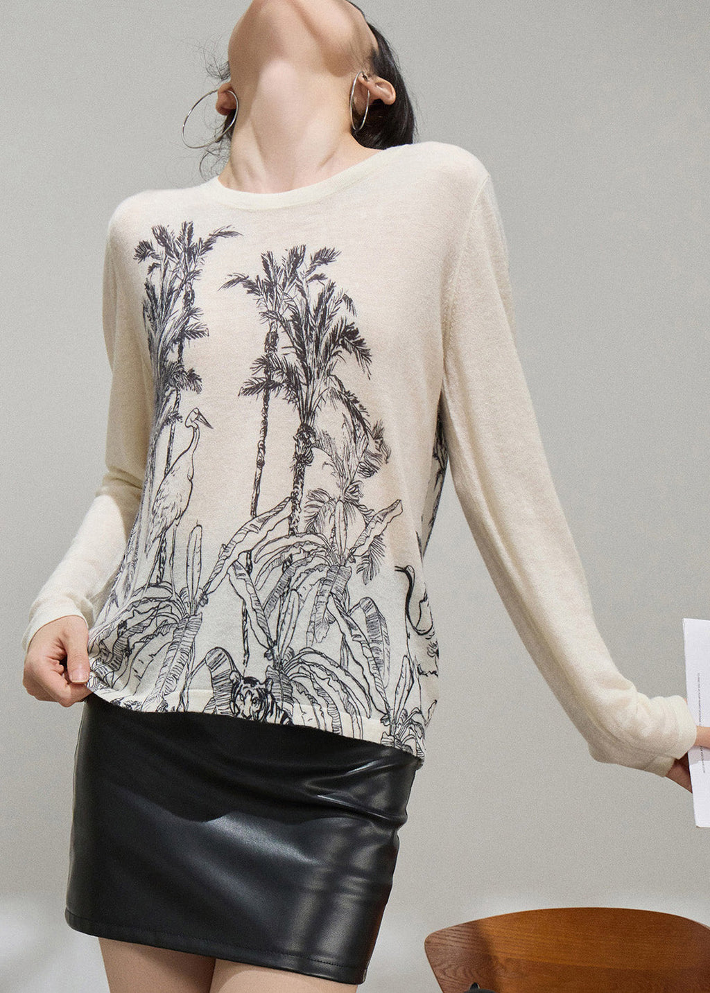 Well Tailored Sweater with a Graceful Silhouette