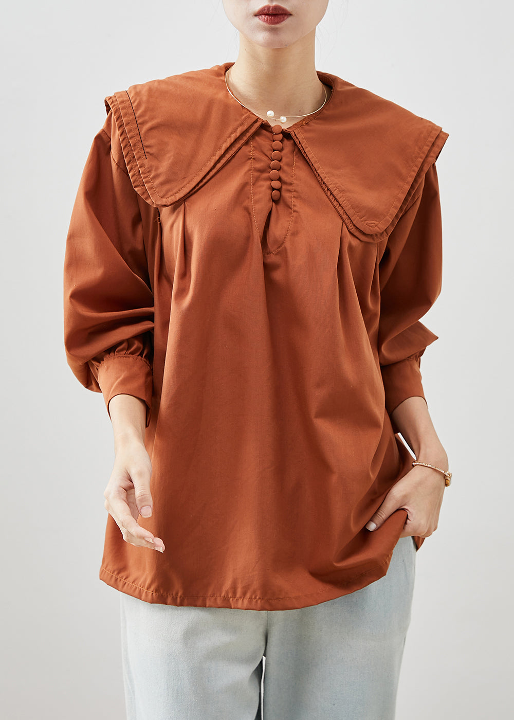 Effortlessly Elegant Blouse with a Timeless Design
