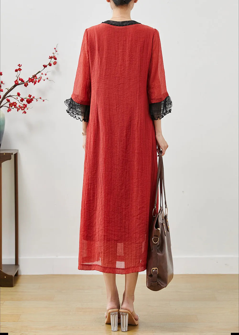 Beautifully Crafted Dress in a Classic Style