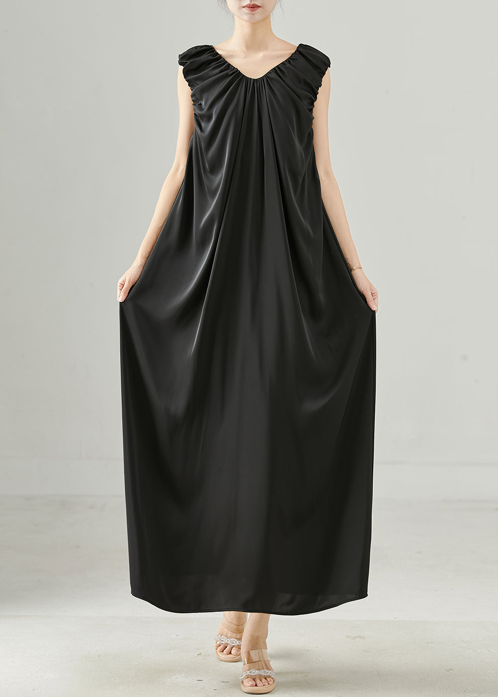 Effortlessly Elegant Dress with a Timeless Design