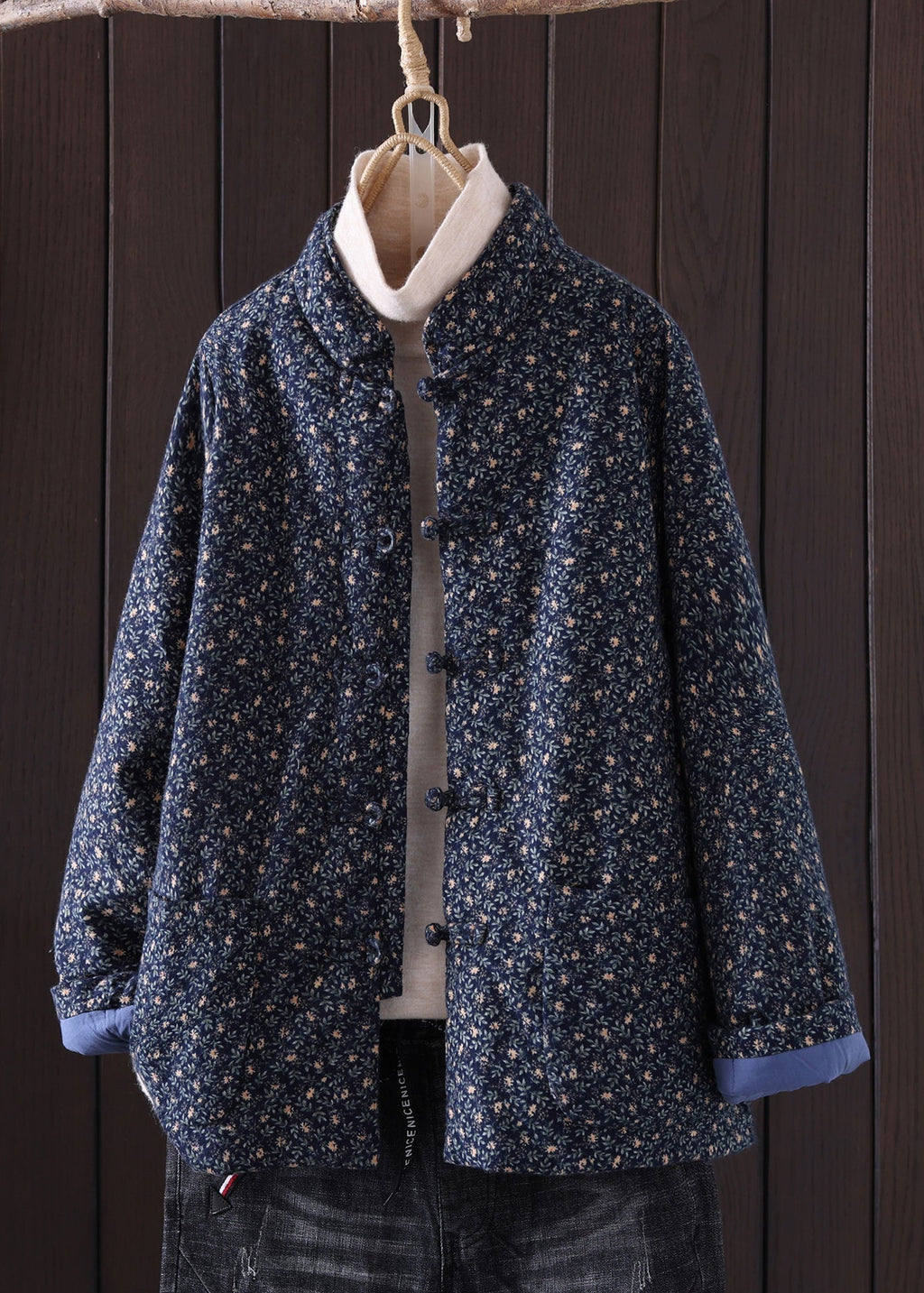 Well Tailored Coat with a Graceful Silhouette