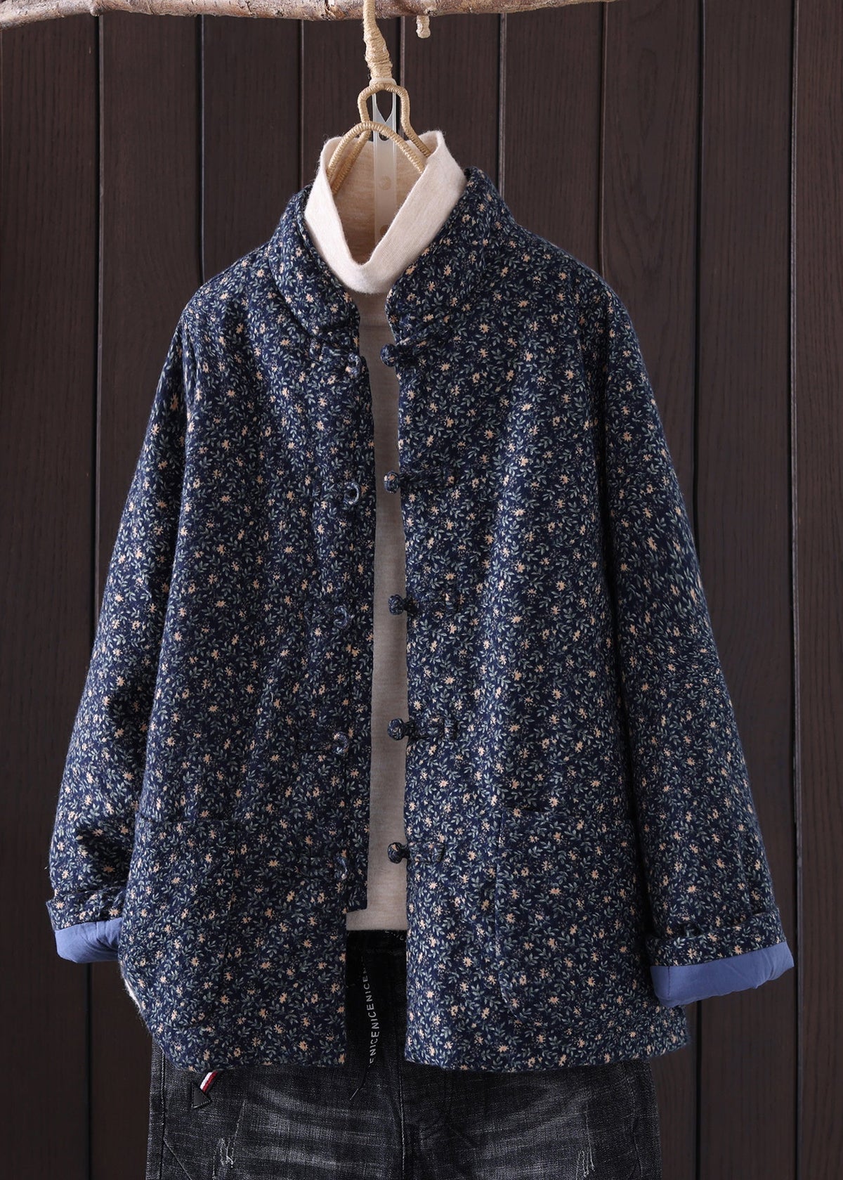 Well Tailored Coat with a Graceful Silhouette
