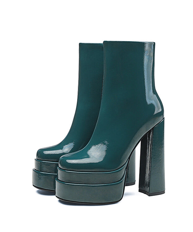 Graceful Orthopedic Boots for Modern Look