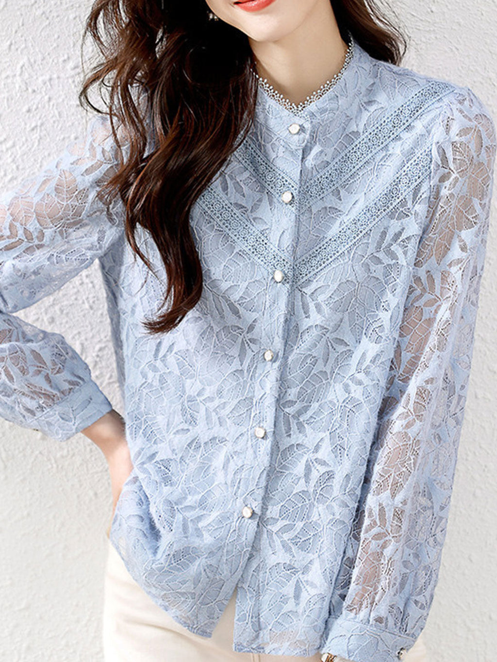 Well Tailored Shirt with a Graceful Silhouette