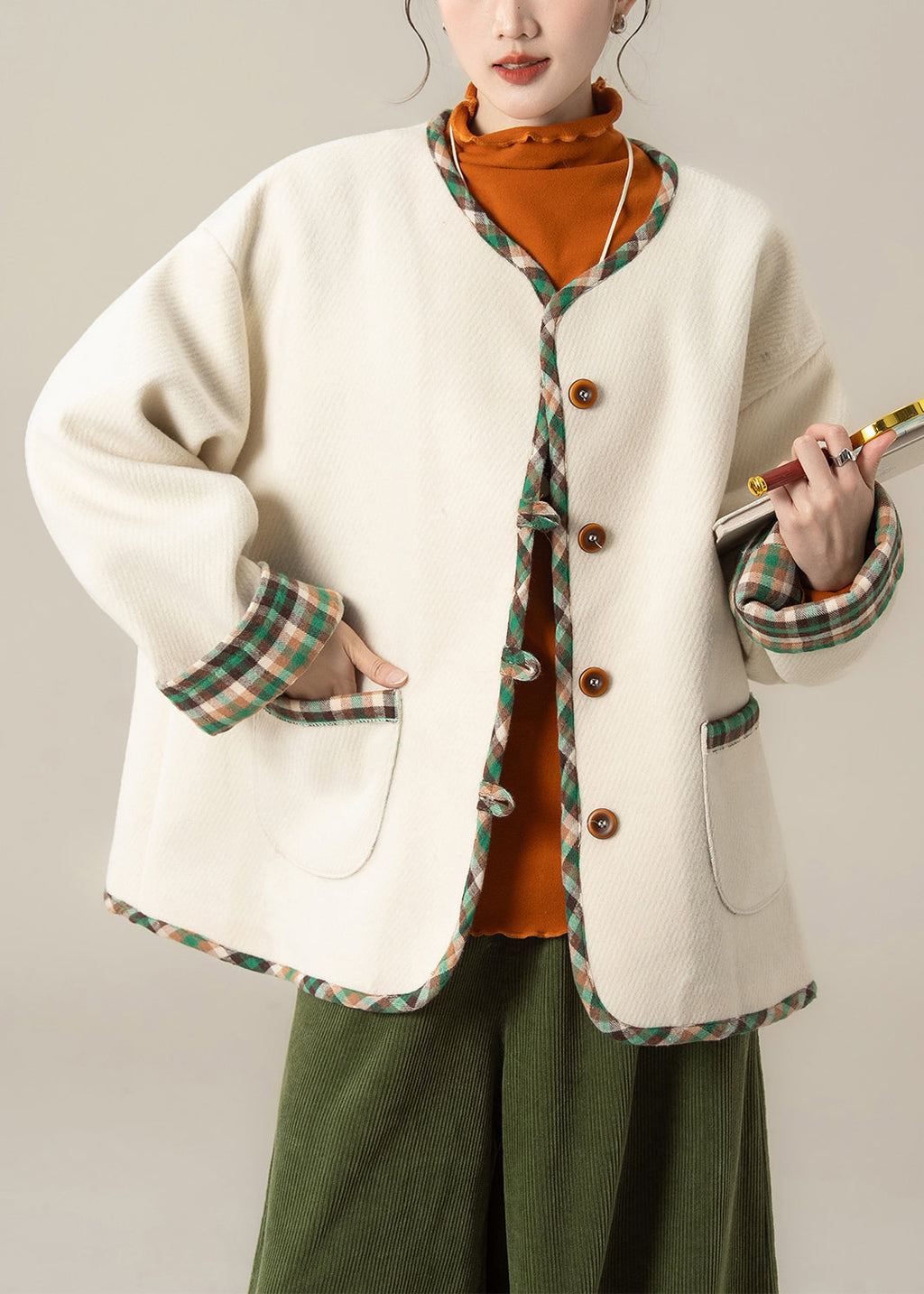 Well Tailored Coat with a Graceful Silhouette