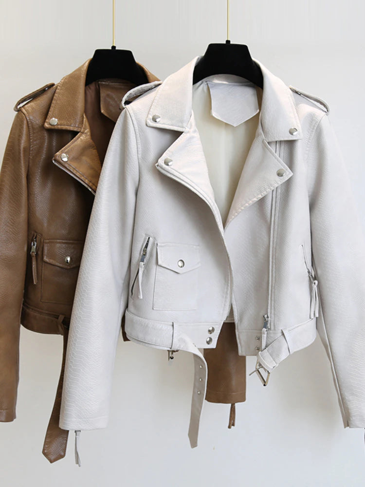 Well Tailored Jacket with a Graceful Silhouette