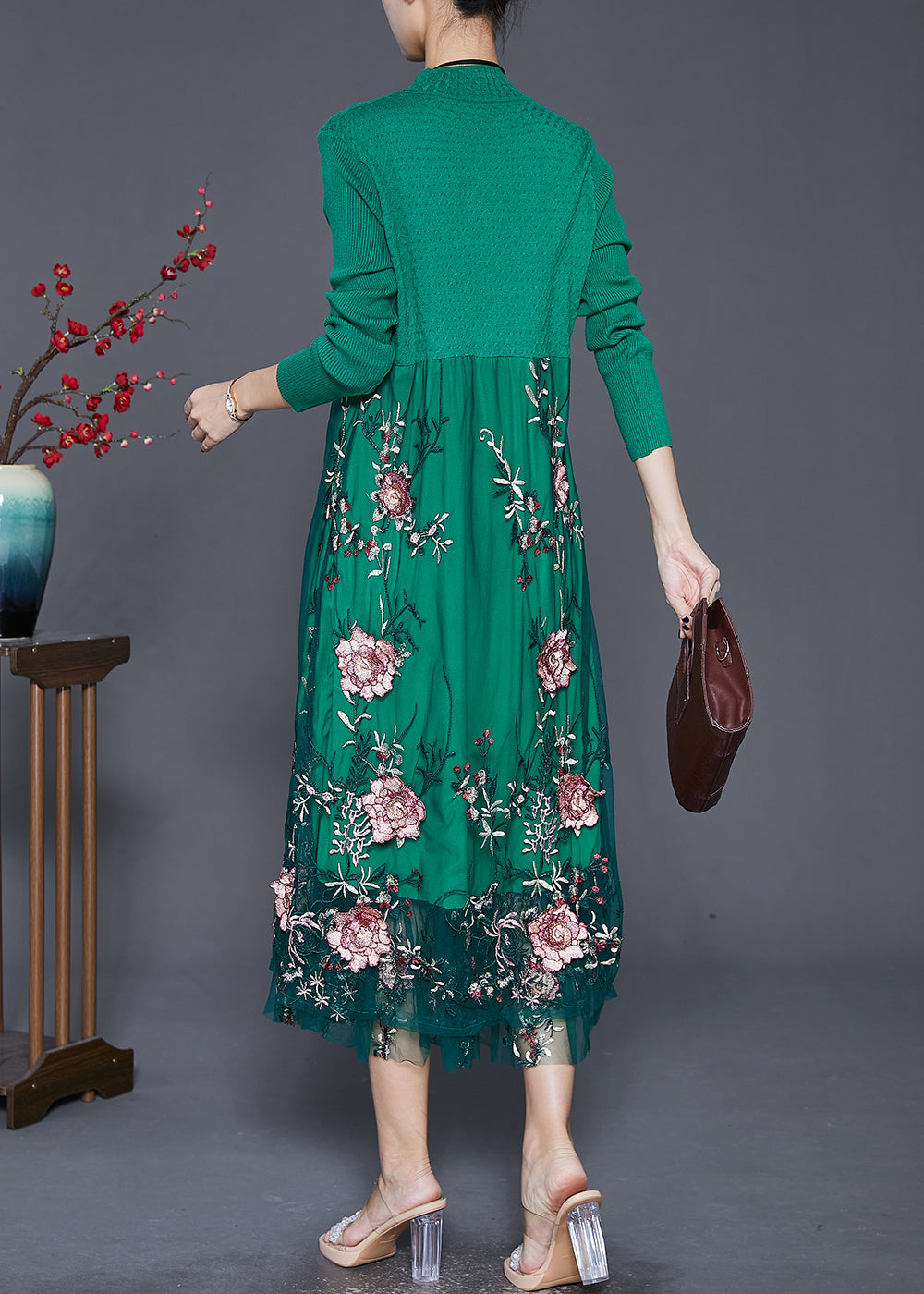 Beautifully Finished Dress in a Timeless Design