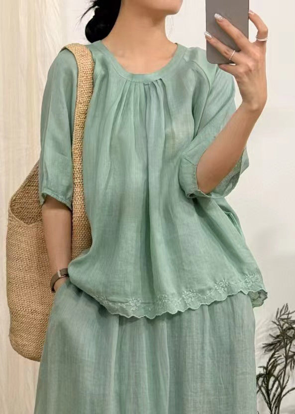 Classic Vintage Blouse with a Flattering Fit