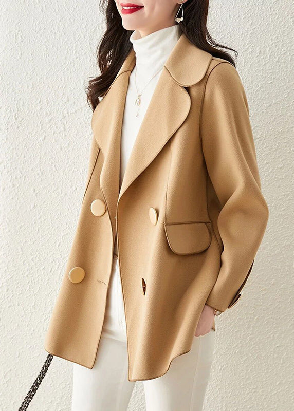 Well Tailored Coat with a Graceful Silhouette