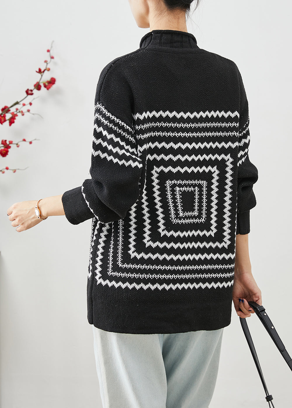 Effortlessly Elegant Sweater with a Timeless Design