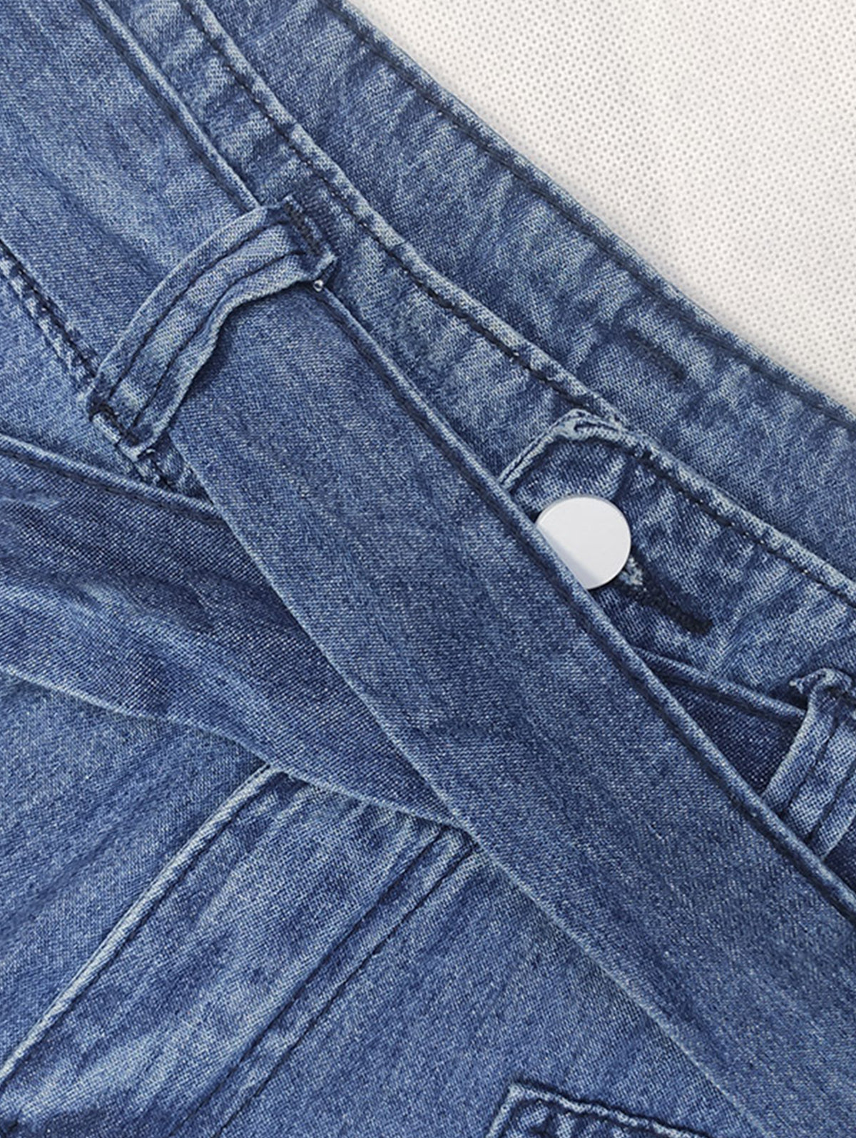 Effortlessly Elegant Pants with a Timeless Design