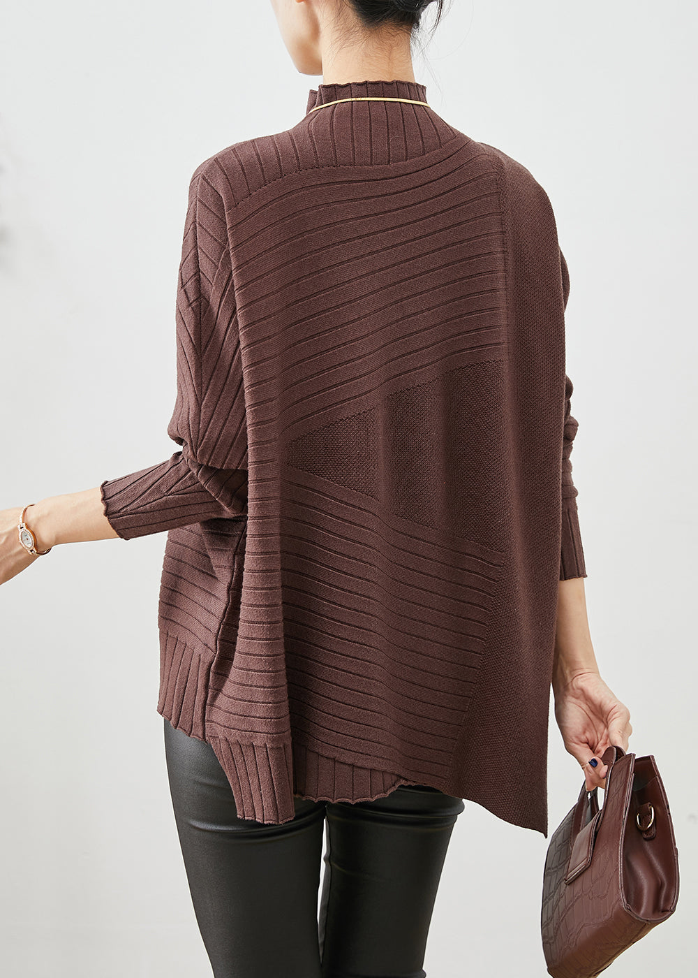 Well Tailored Sweater with a Graceful Silhouette