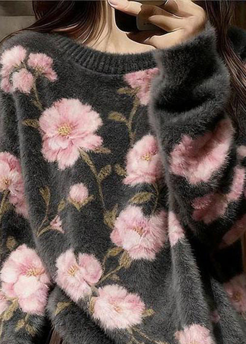 Well Tailored Sweater with a Graceful Silhouette
