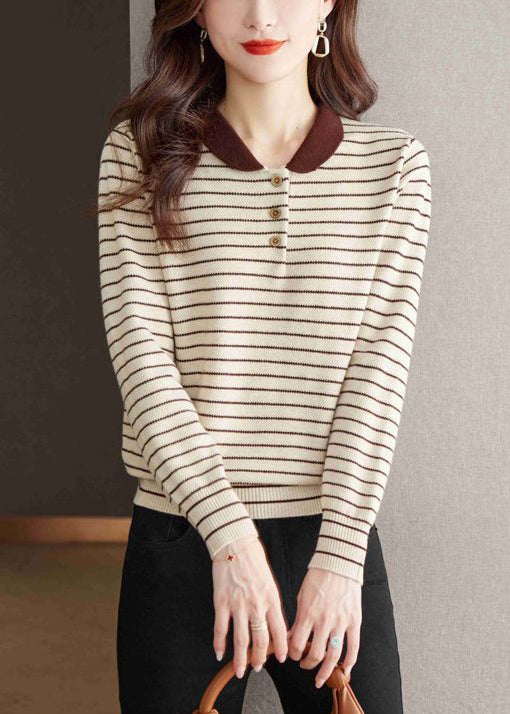 Classic Vintage Sweater with a Flattering Fit