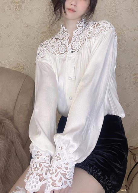 Effortlessly Elegant Blouse with a Timeless Design