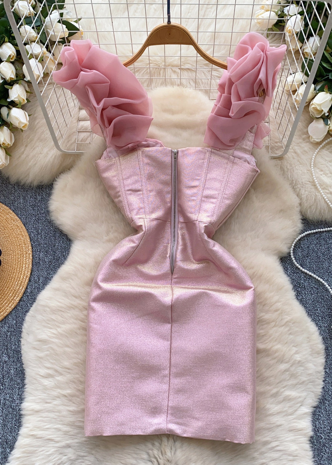 Well Tailored Dress with a Graceful Silhouette