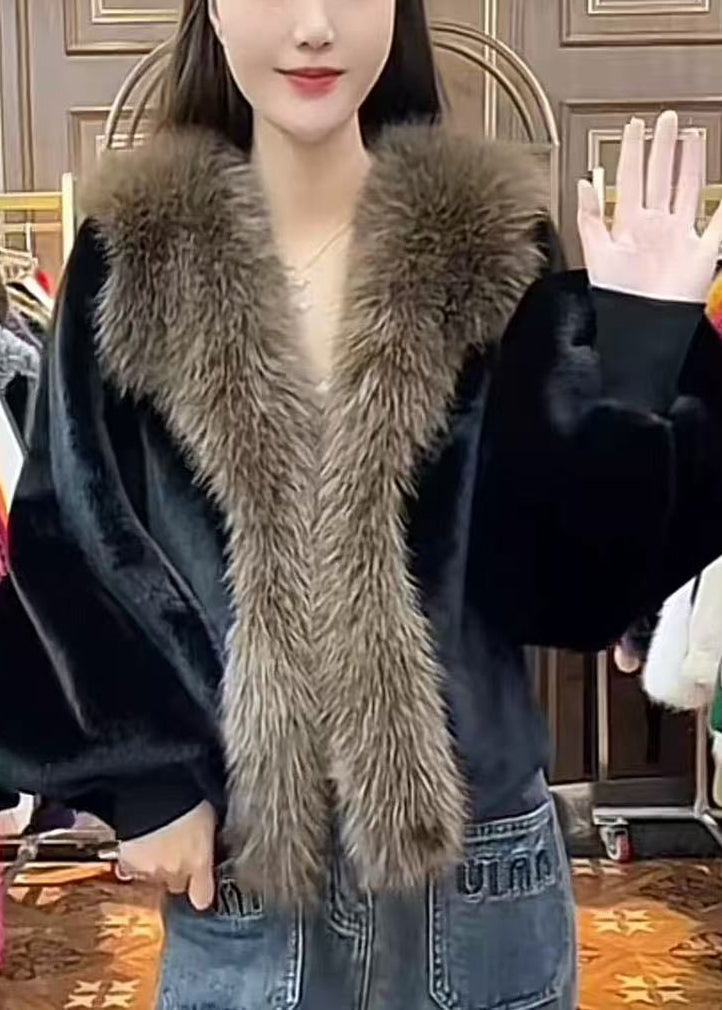 Effortlessly Elegant Coat with a Timeless Design