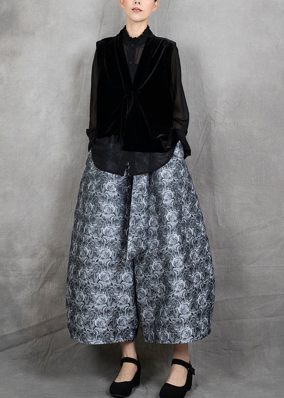 Effortlessly Elegant Pants with a Timeless Design