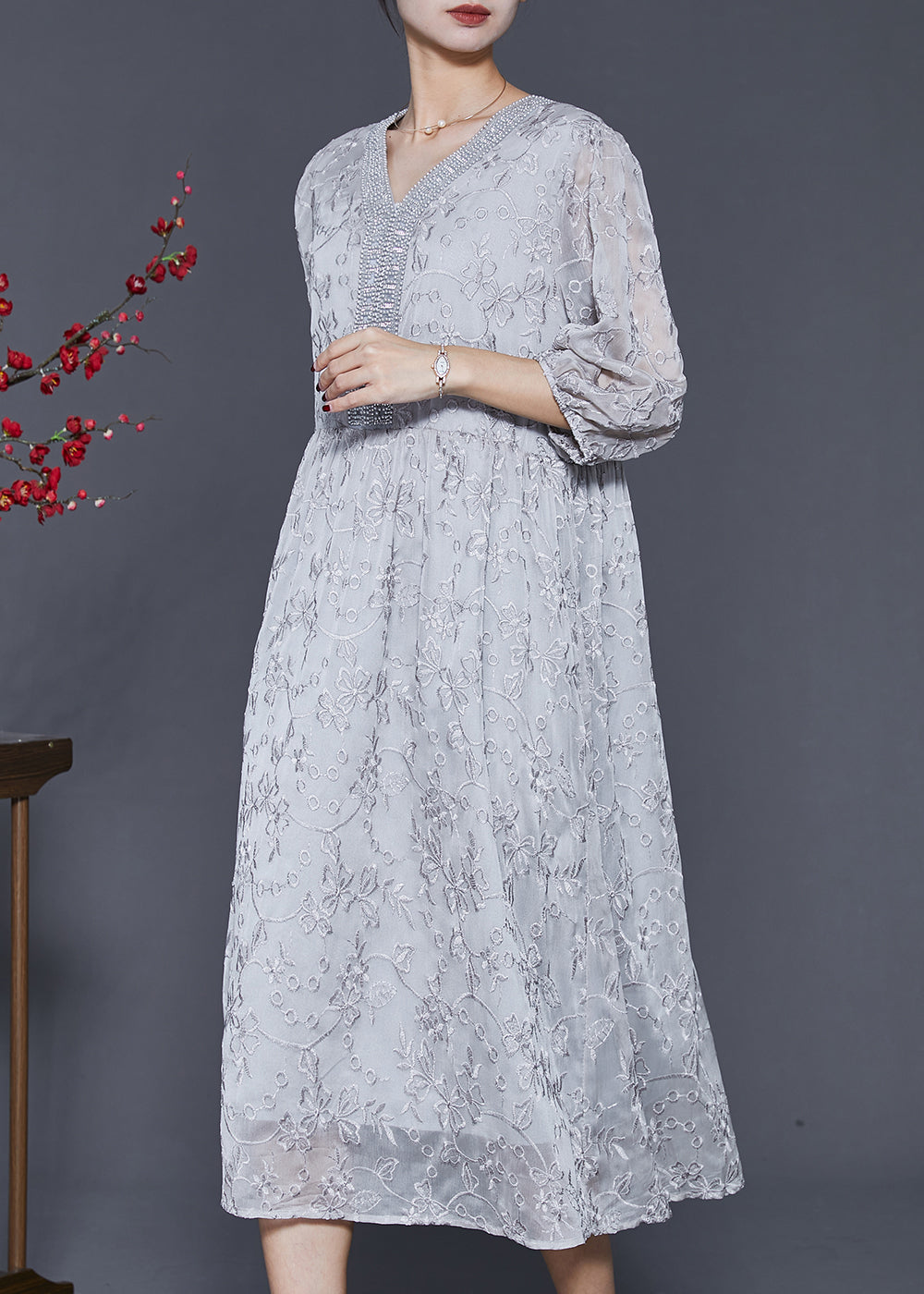 Effortlessly Elegant Dress with a Timeless Design