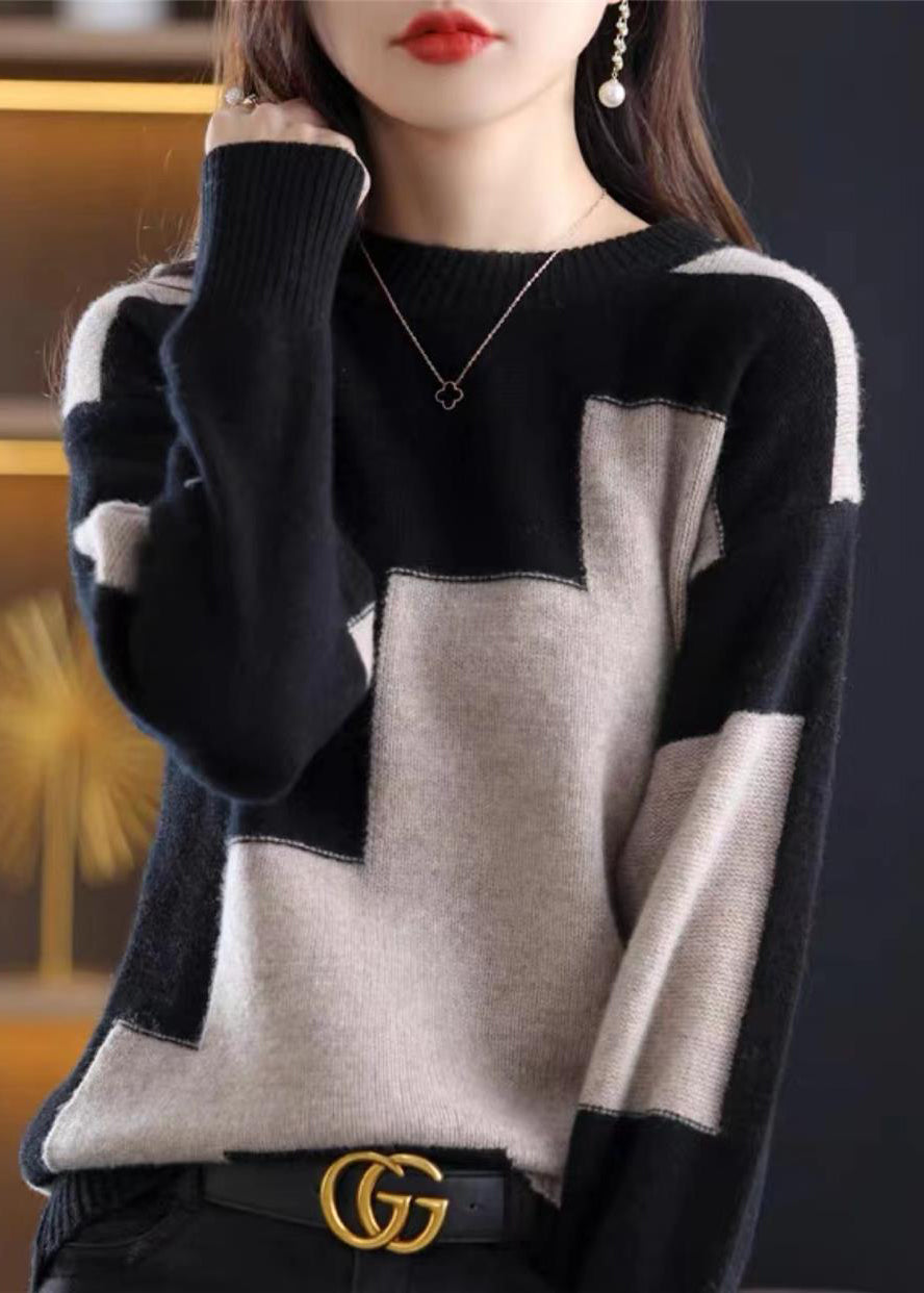 Well Tailored Sweater with a Graceful Silhouette